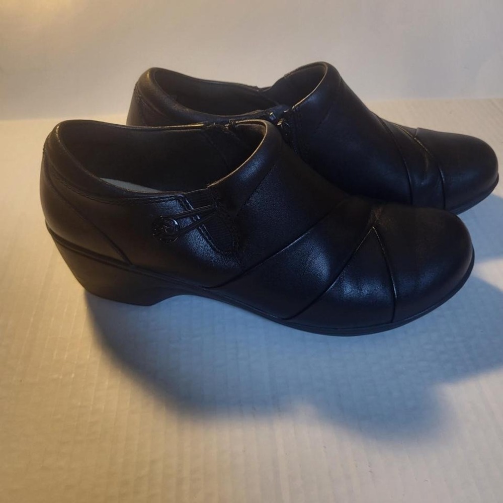 Clarks,Ultimate Comfort Collection Women's Shoes, Cushion Black, Leather,Size 7'